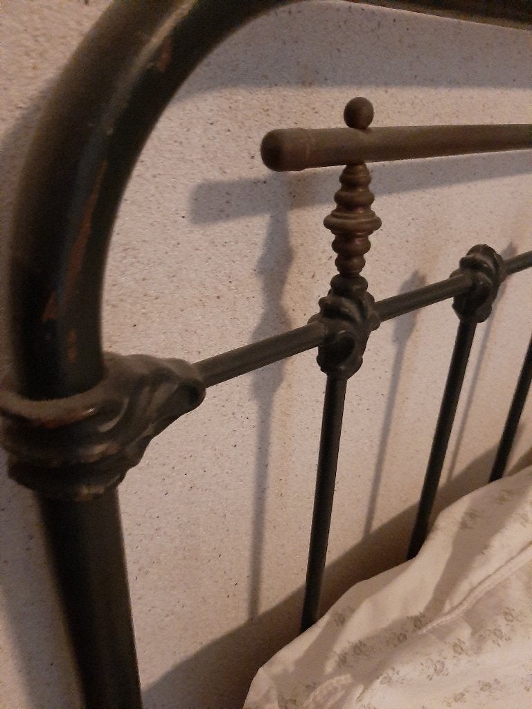 Antiek Frans spijlen bed twijfelaar zwart metaal/houtsnijw, Antiek en Kunst, Ophalen