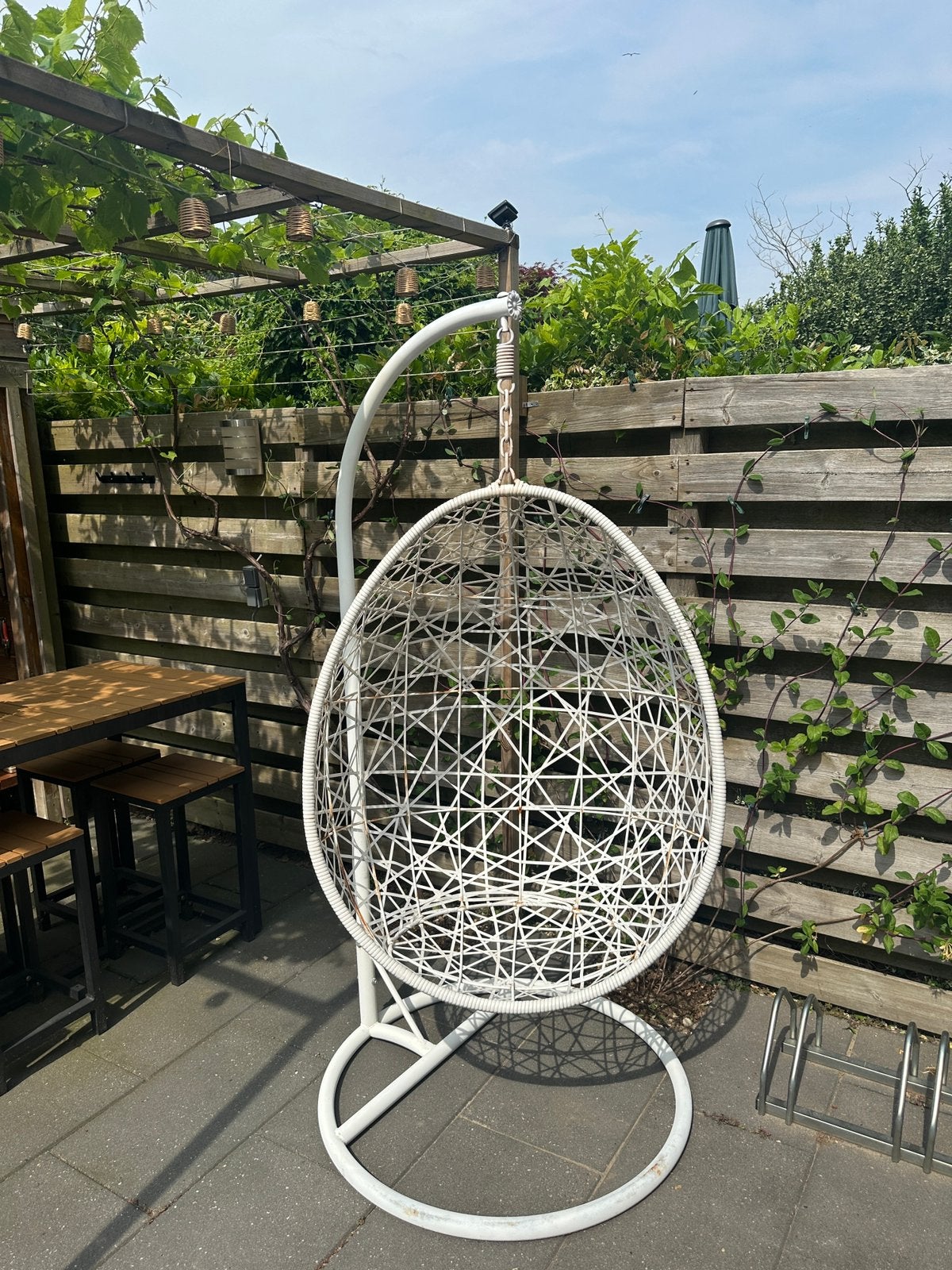 Hangstoel ei wit Xenos swing lounge schommelstoel tuinstoel, Ophalen, Gebruikt