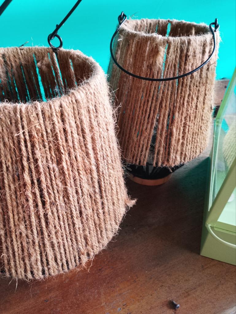 leuke hangers twee stuks 12 50, Huis en Inrichting, Lampen | Lampenkappen, Ophalen, Rond