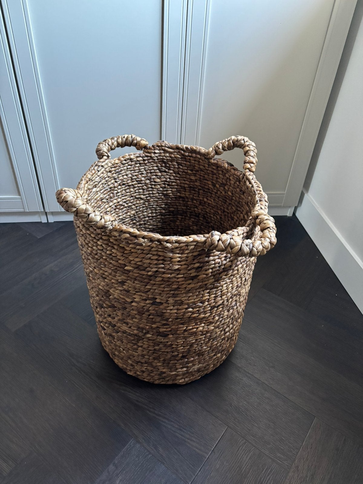 Ronde gevlochten mand H55 cm, Raga, Mand, Rond, Ophalen of Verzenden, Zo goed als nieuw