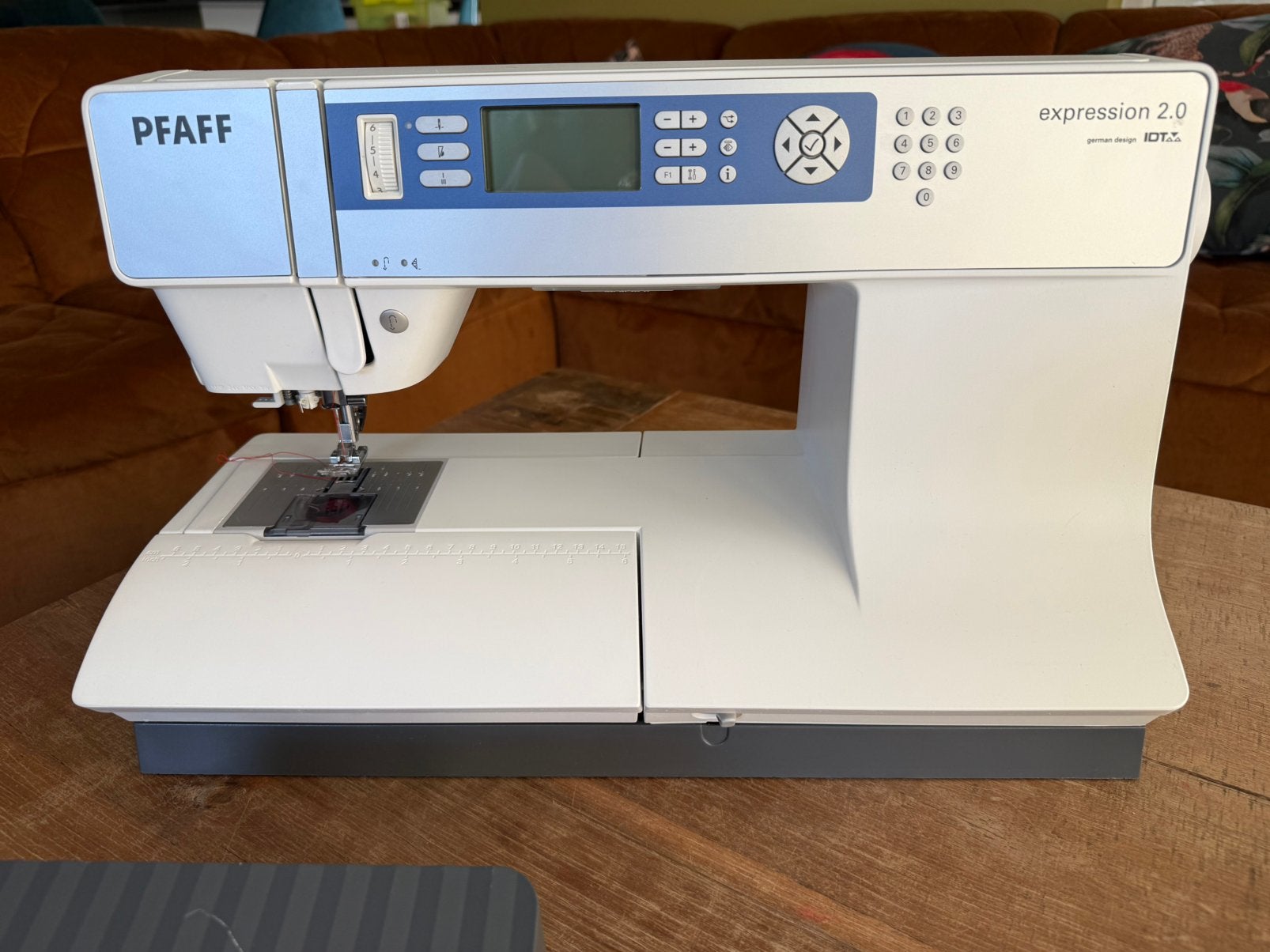 Pfaff expression 2.0 naaimachine, Hobby en Vrije tijd, Naaimachines en Toebehoren, Zo goed als nieuw, Naaimachine, Pfaff, Ophalen