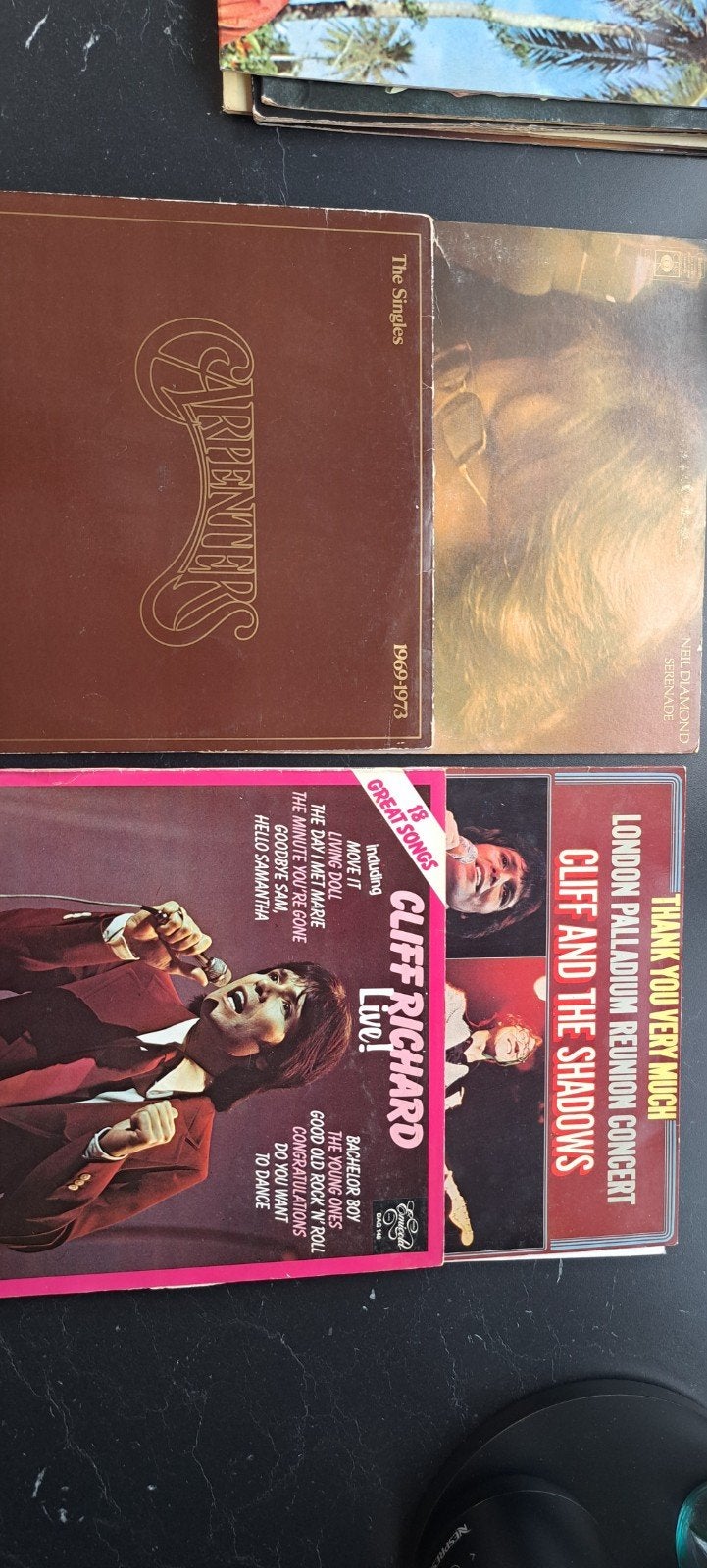 LP's: Carpenters, Cliff Richard (2x)& Neil Diamond 1euro pst