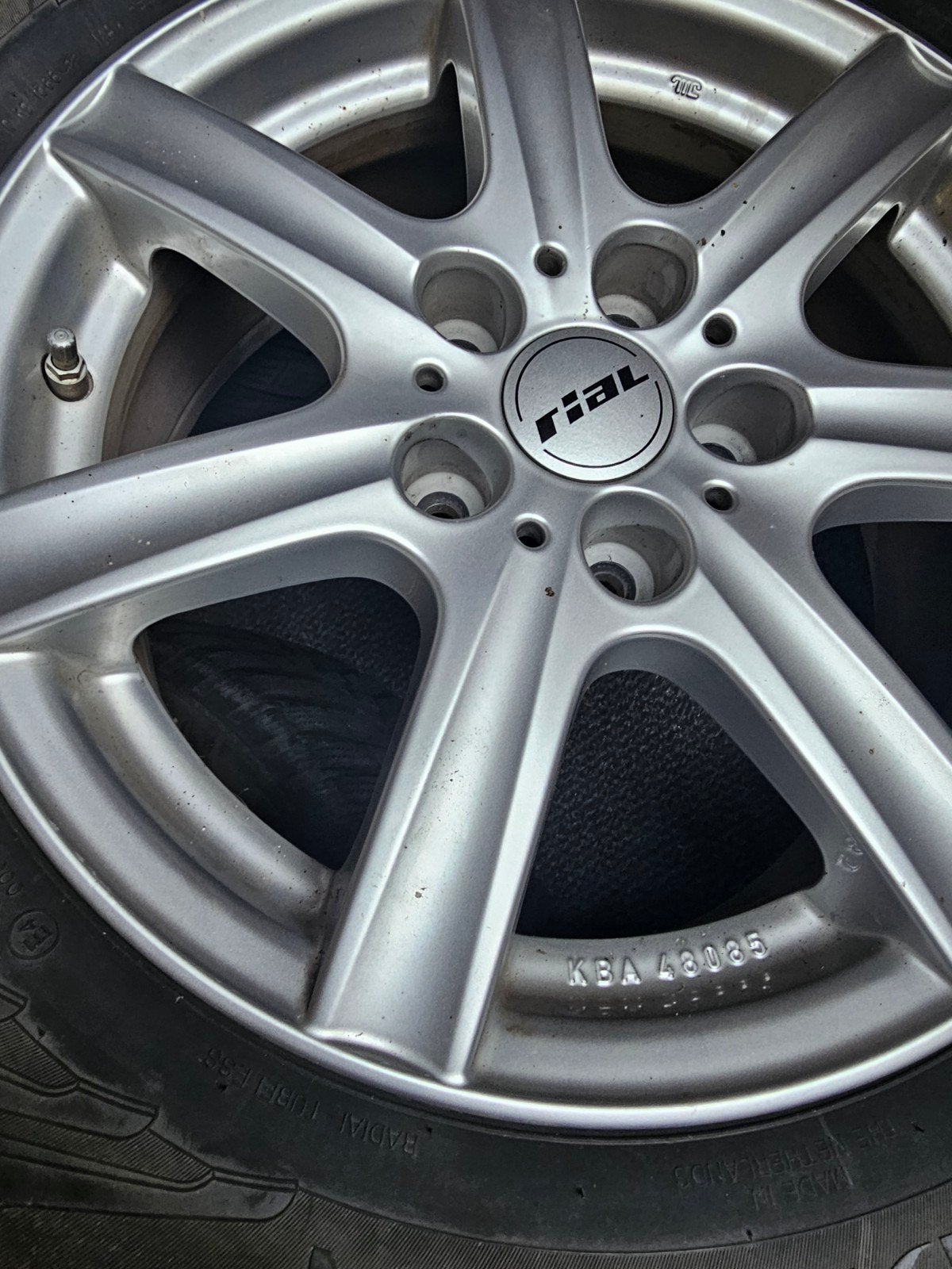 16 inch (alu) en 17 inch (zwart) velgen met winterbanden, Ophalen, Velg(en), 16 inch, 205 mm
