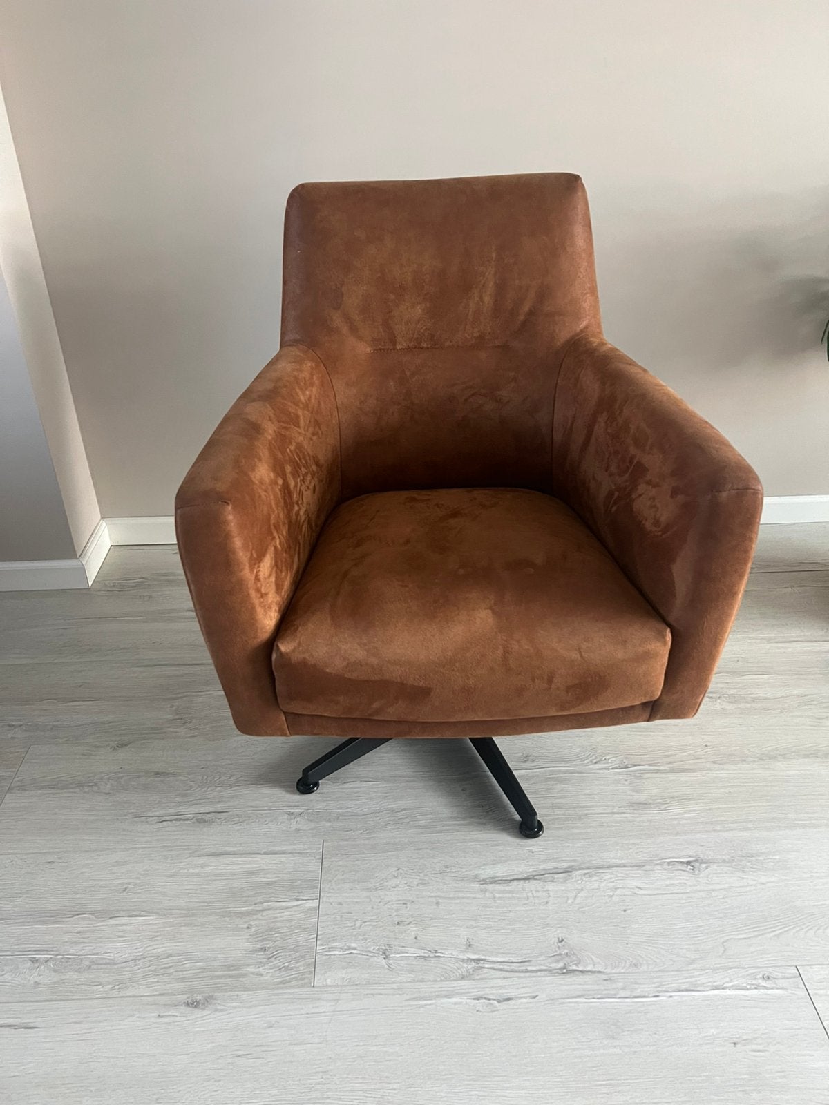 Cognac kleur fauteuil, Huis en Inrichting, Fauteuils, Ophalen, Zo goed als nieuw, 75 tot 100 cm, 50 tot 75 cm