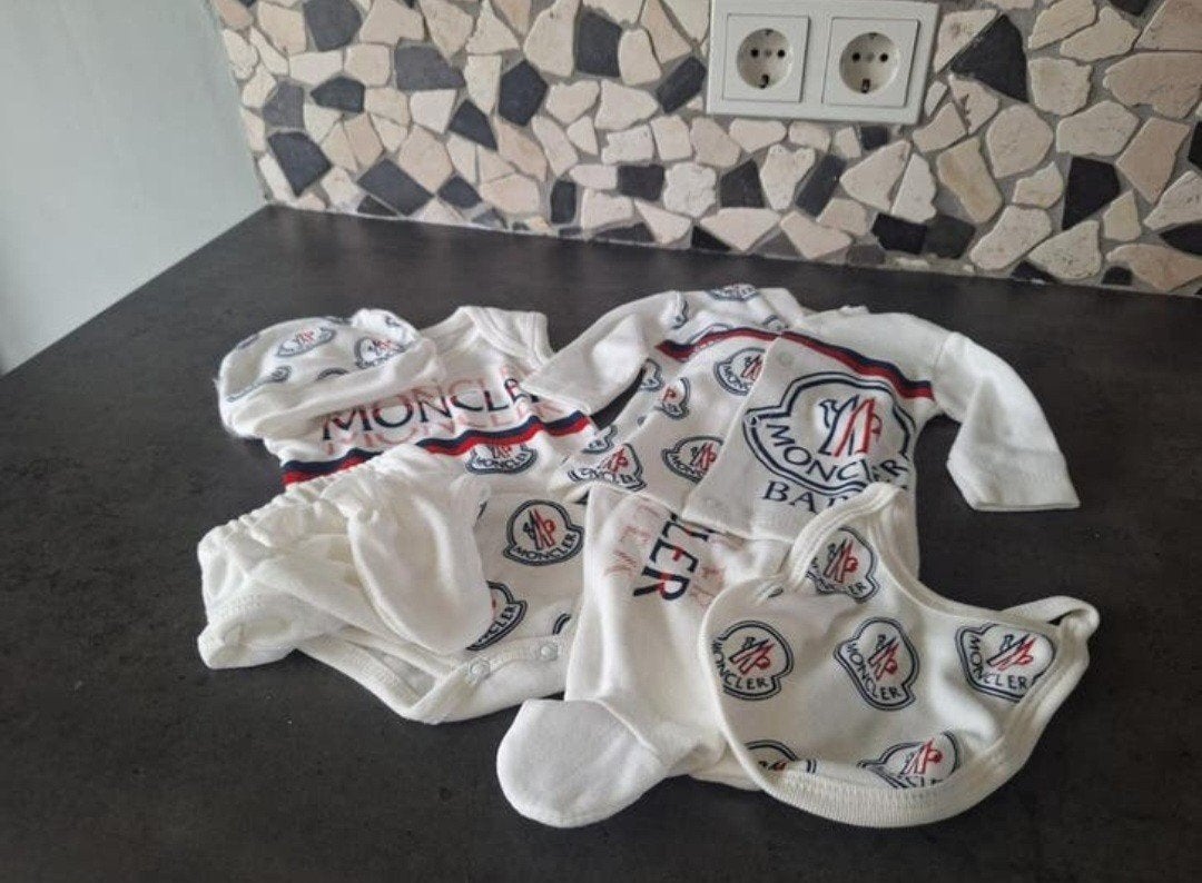 Baby kleding MONCLER New born baby😍🥰😘 SALE, Kinderen en Baby's, Ophalen of Verzenden, Nieuw