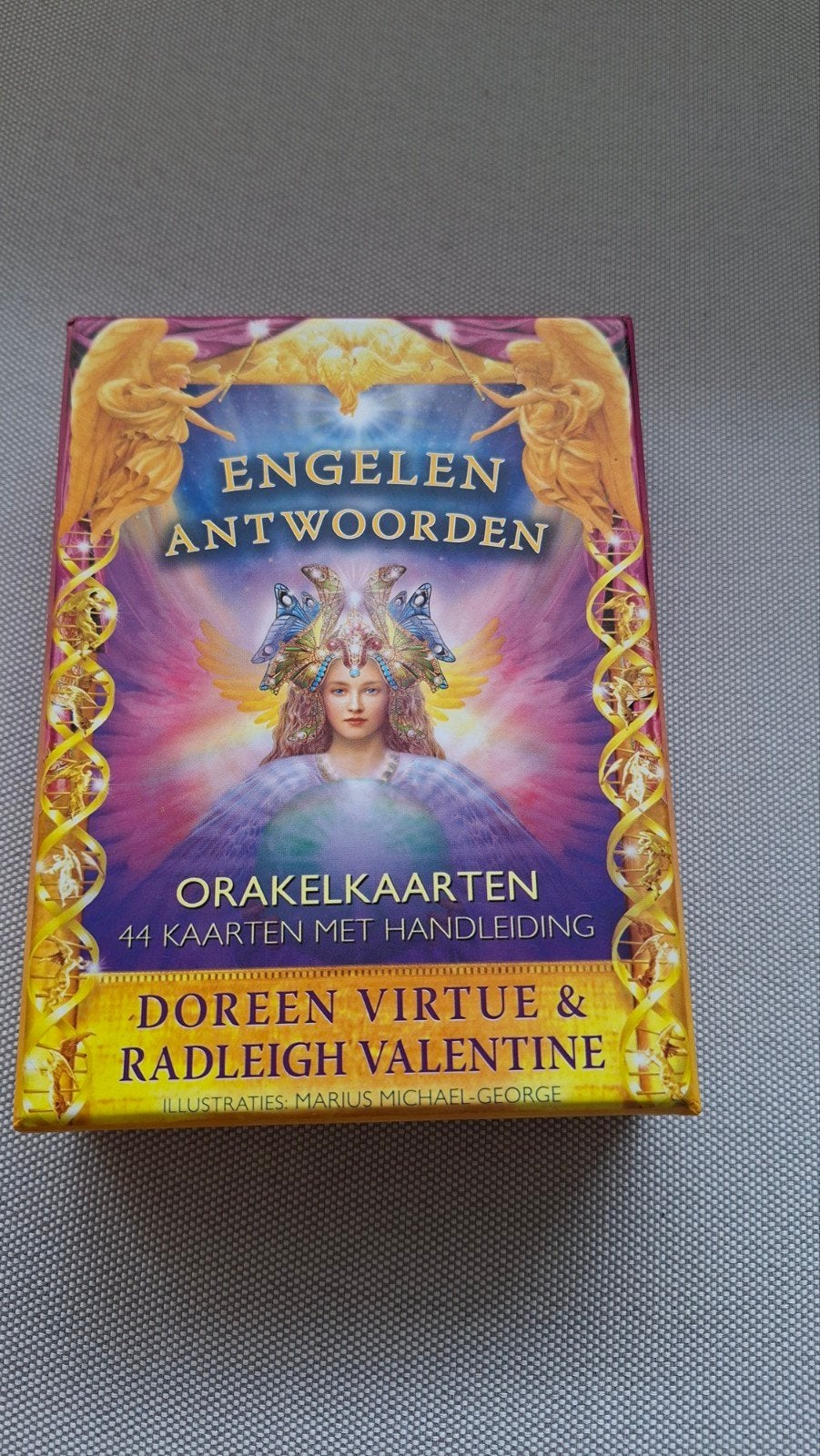 Radleigh Valentine - Engelen antwoorden orakelkaarten, Tarot of Kaarten leggen, Overige typen, Ophalen of Verzenden, Zo goed als nieuw