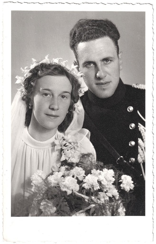 Foto 1945 Trouwfoto Echtpaar Huwelijk Uniform Militair, Gebruikt, Foto, Ophalen of Verzenden, 1940 tot 1960