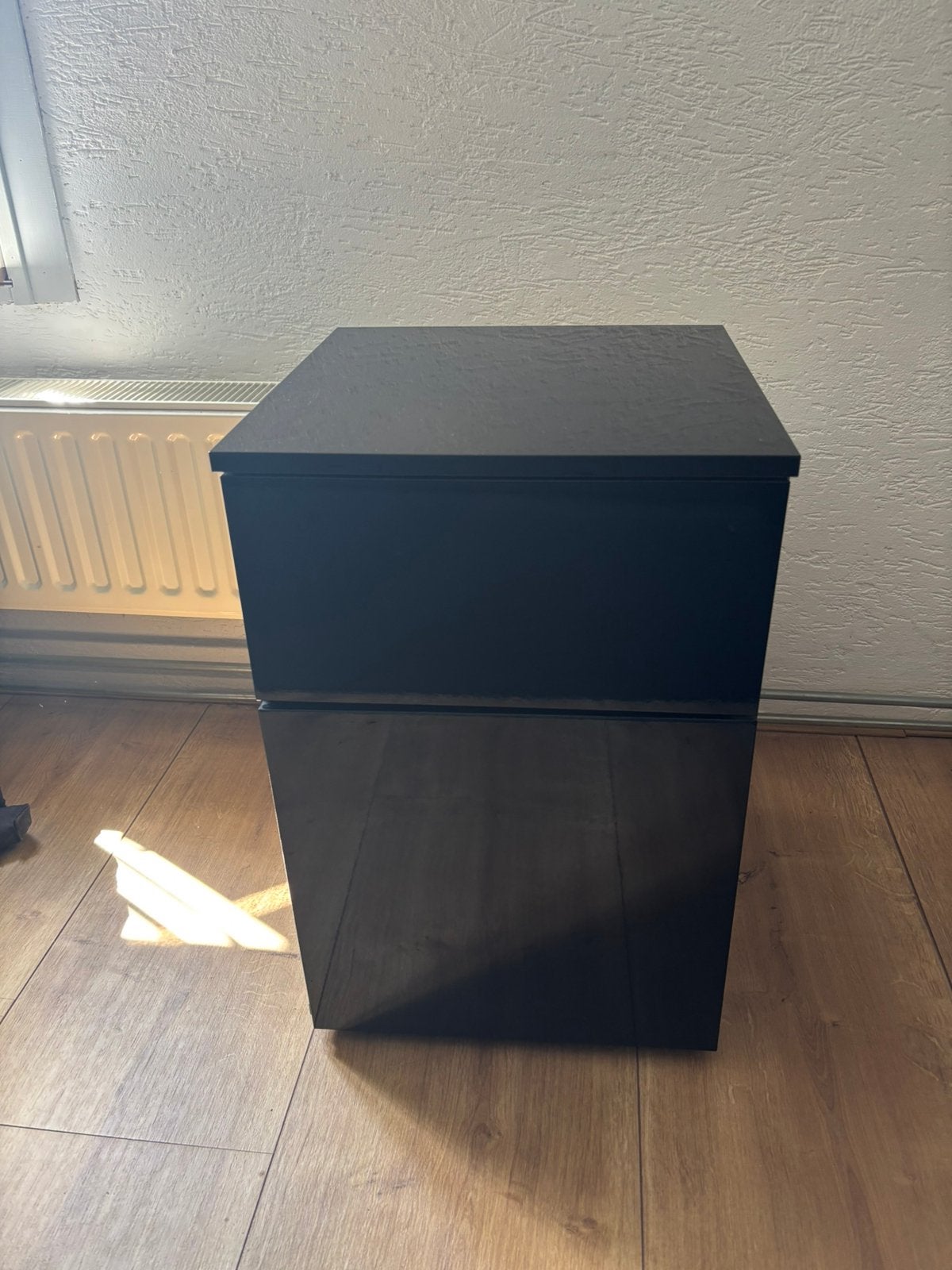Hoogglans zwart nachtkastje. 40x41x62, Ophalen, Gebruikt, Minder dan 45 cm, 55 tot 70 cm