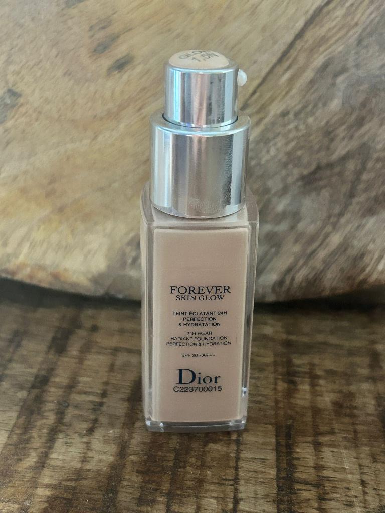 Dior Forever Skin Glow Foundation 1,5N, Gebruikt, Gehele gezicht, Beige, Ophalen of Verzenden