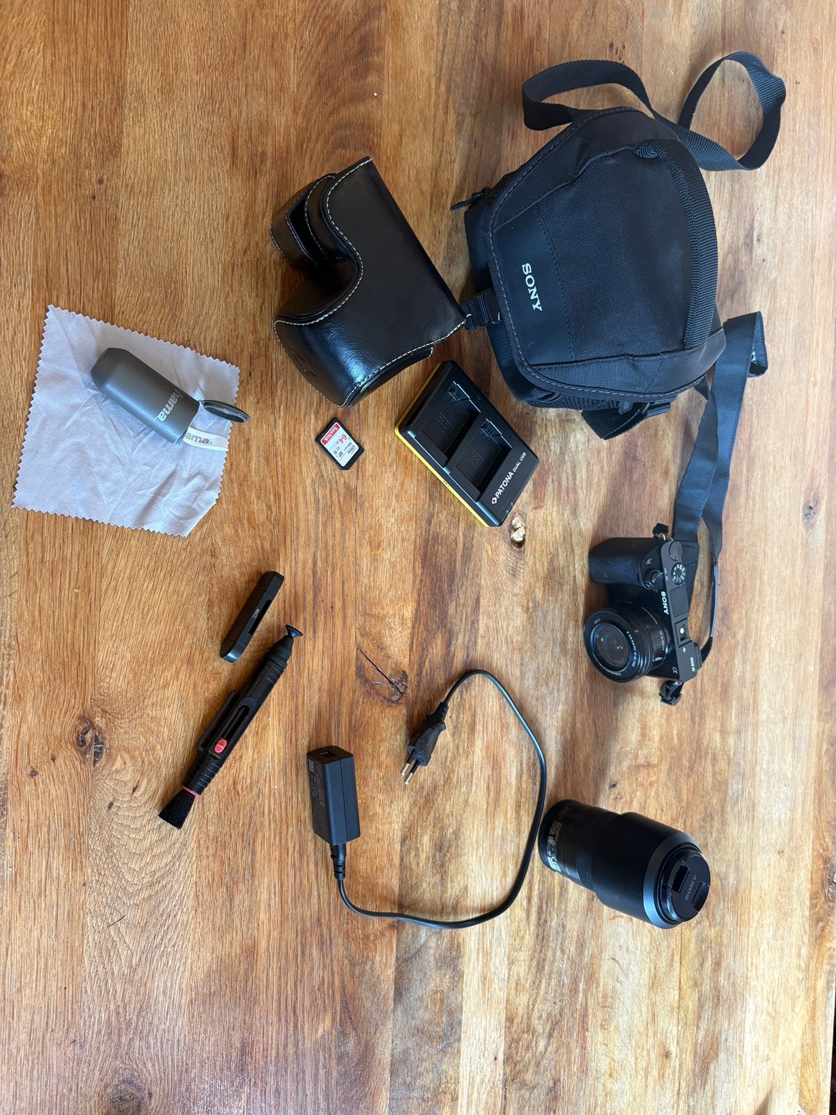 Sony A6000 met 210mm lens en toebehoren, Kantelbaar/draaibaar scherm, Gebruikt, Ophalen of Verzenden, 24 megapixels
