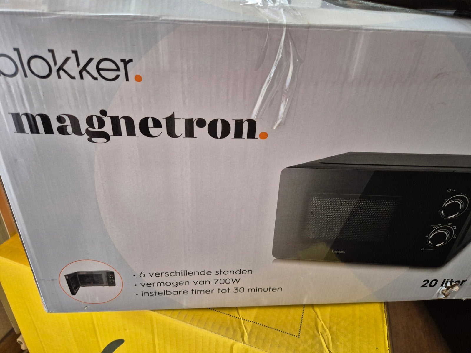 Blokker Magnetron 700W - 20 liter inhoud, Ophalen, Draaiplateau, Magnetron, Zo goed als nieuw
