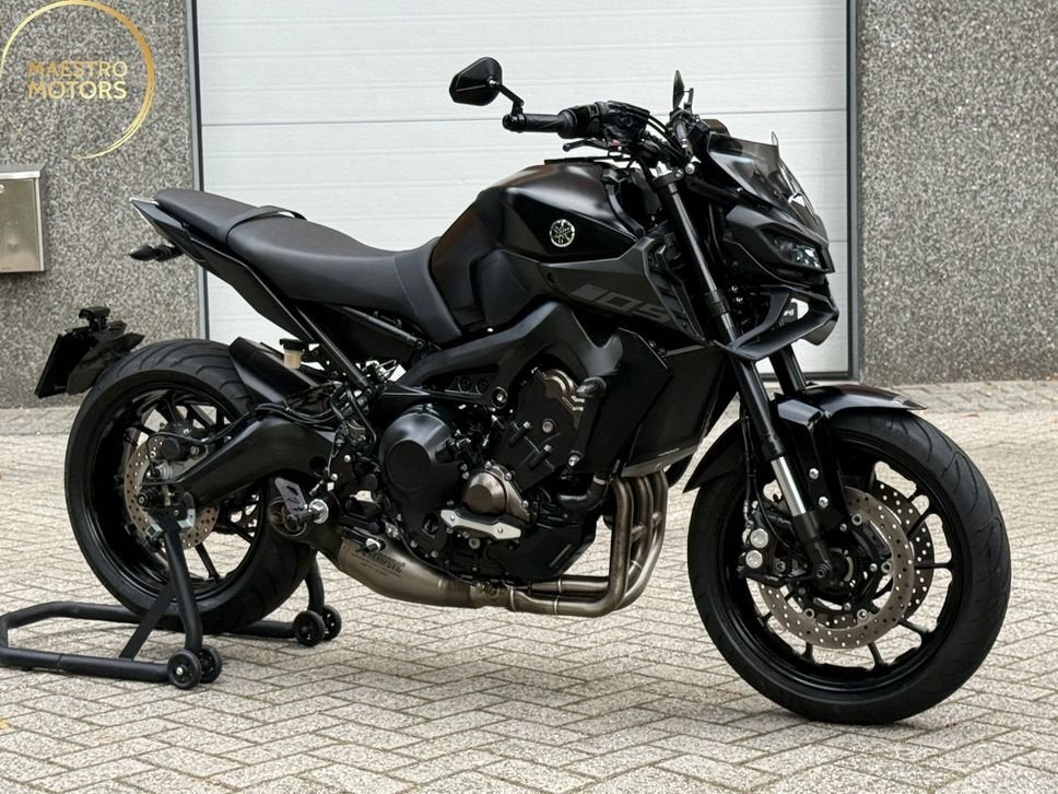YAMAHA MT09 Techblack Akrapovic Titanium BOMVOL OPTIES 2020, Motoren, Motorrijbewijs A, Bedrijf, Meer dan 35 kW, YAMAHA