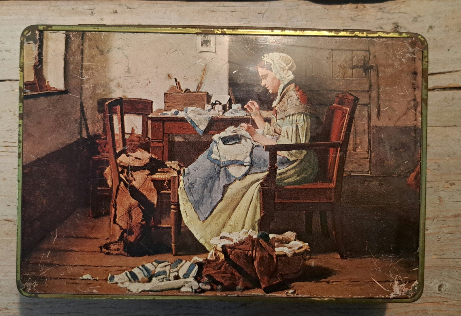 Lonka antieken blikken doos 1925-1935 De Naaister- V. Ravet, Verzamelen, Blikken, Ophalen of Verzenden, Gebruikt, Overige, Overige merken