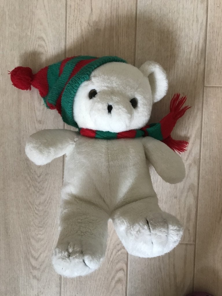 Knuffel witte beer met gebreide muts en sjaal, Ophalen of Verzenden, Gebruikt, Overige typen