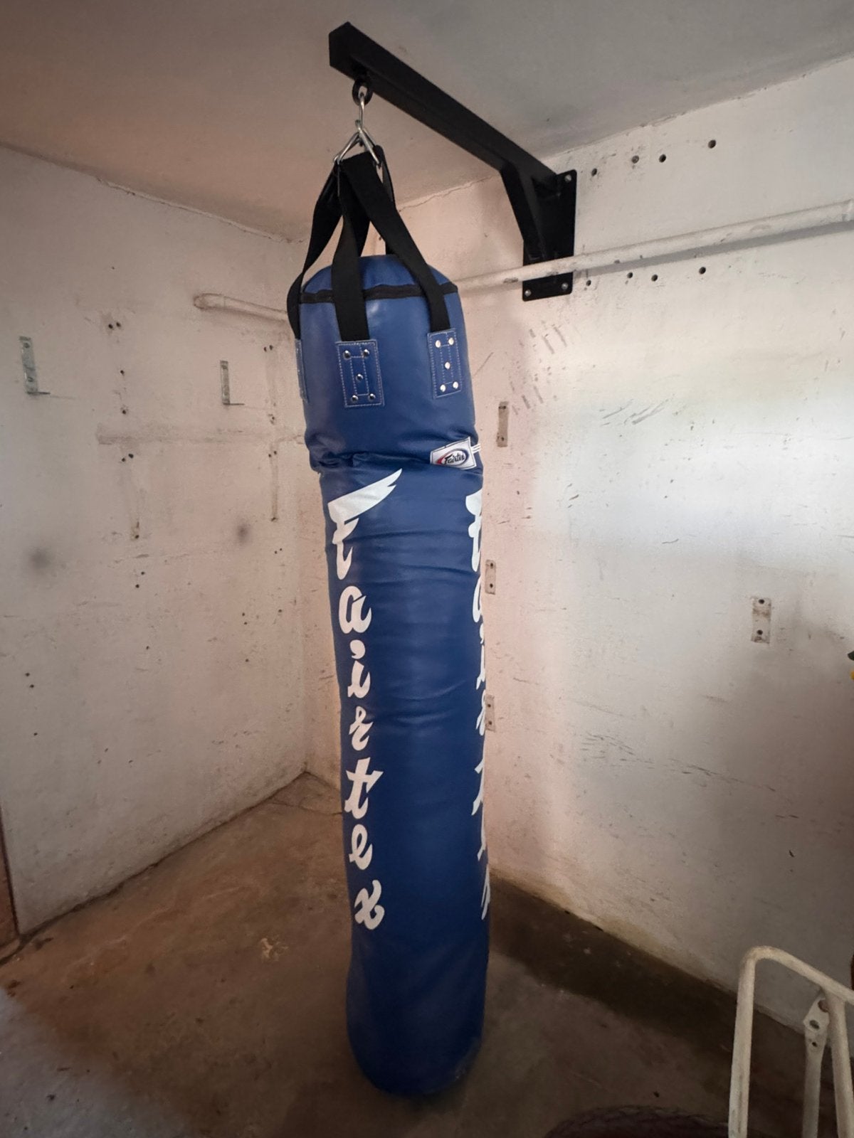 Fairtex Bananabag 180cm + muurbeugel, Ophalen, Zo goed als nieuw, Bokszak