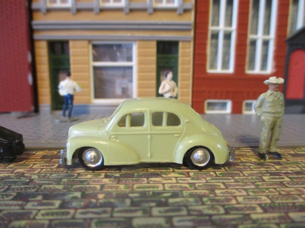 1947 - 1961 Renault 4CV EKO creme, Ophalen of Verzenden, Gebruikt, Bus of Vrachtwagen, Rietze