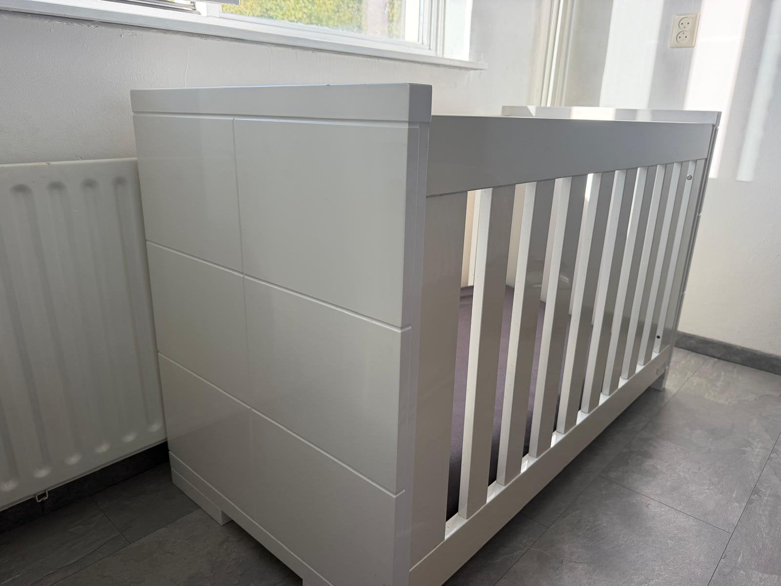 Interbaby commode en ledikant hoogglans, Ophalen of Verzenden, Zo goed als nieuw, Ledikant