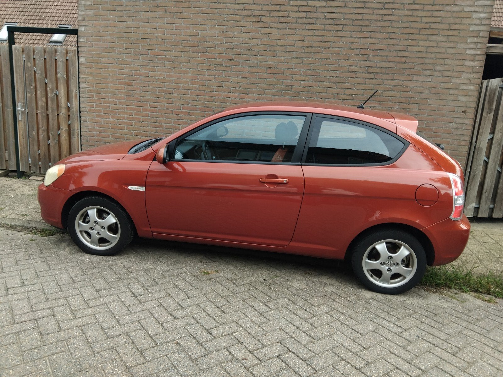Hyundai Accent 1.4 3DRS 2007 Rood, Auto's, Voorwielaandrijving, Accent, 4 cilinders, 1055 kg