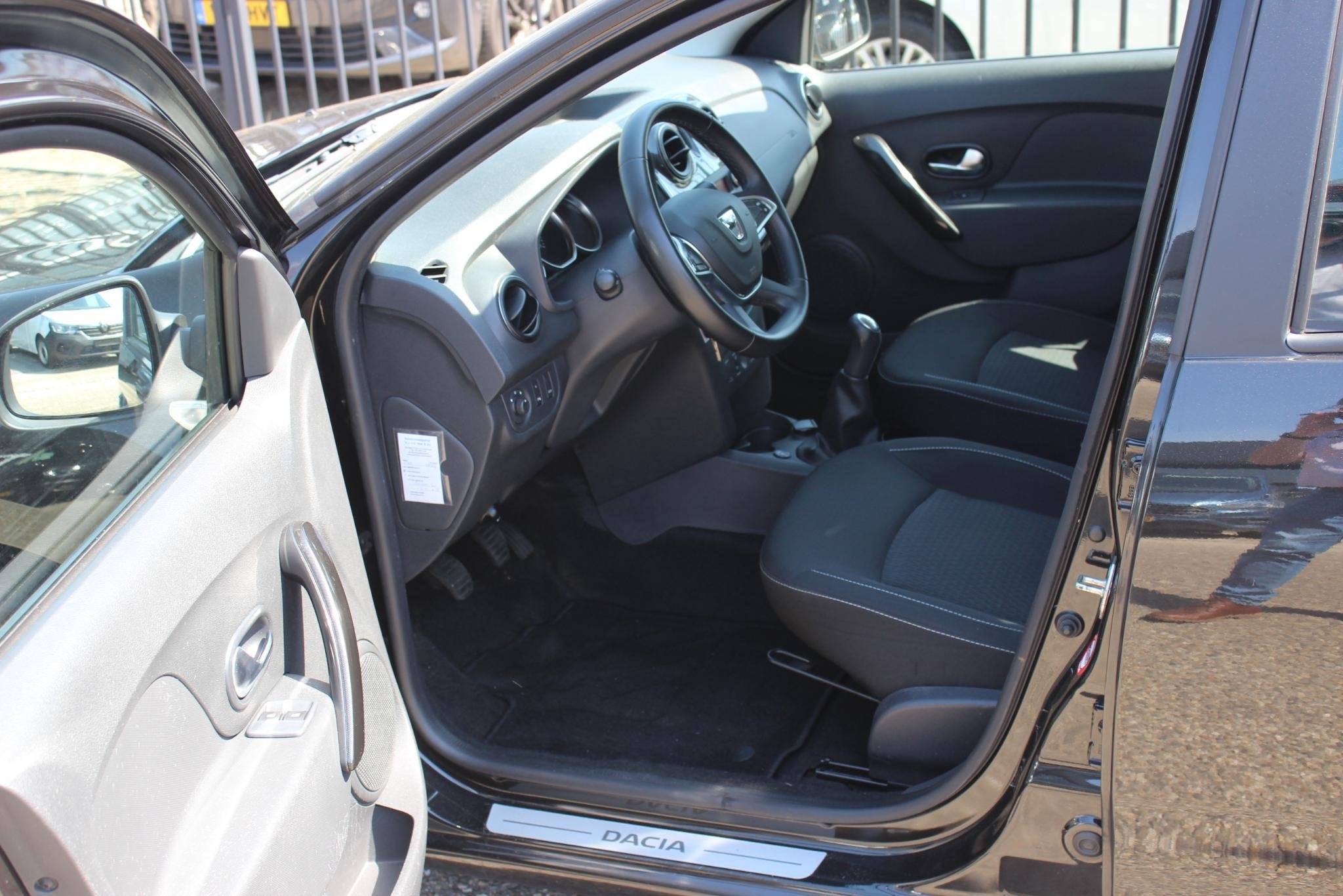 Dacia Logan MCV 0.9 TCe LPG-G3, Laureate, Trekhaak!, Voorwielaandrijving, 898 cc, Stof, Gebruikt