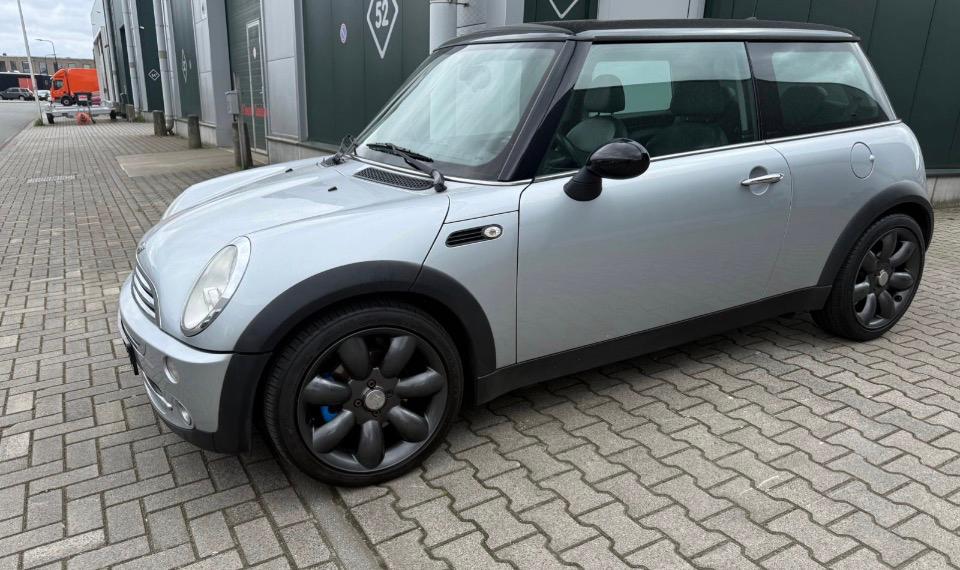 Mini 2005 grijs/zwart, Auto's, Mini, Particulier, ABS, Boordcomputer, Elektrische buitenspiegels, Metallic lak, Open dak, Panoramadak