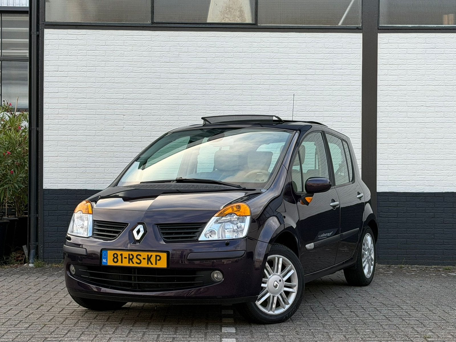 Renault Modus 1.6 Automaat | Leder | Panoramadak APK 07-2027, Auto's, Lederen bekleding, Beige, 1180 kg, 900 kg