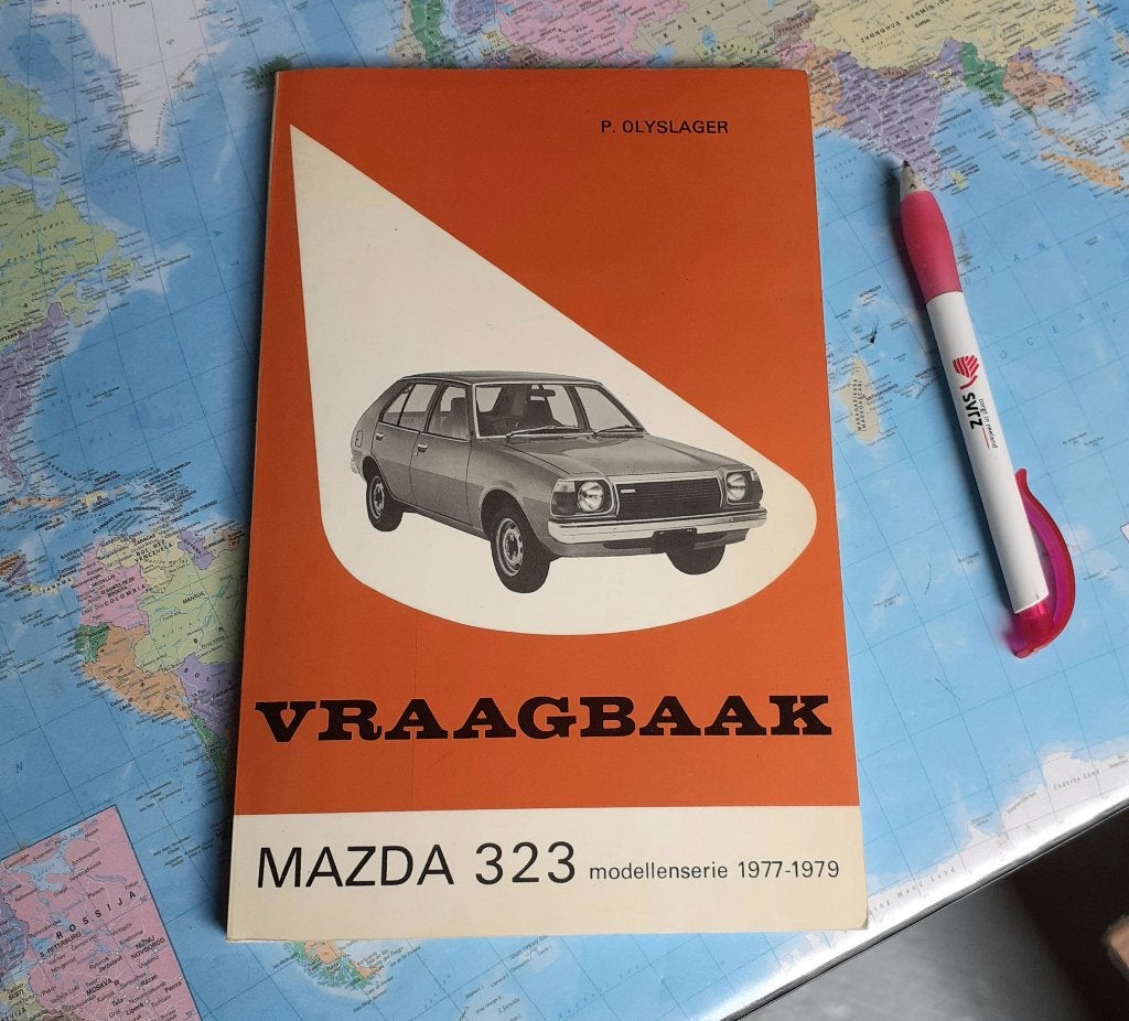 Mazda 323 - Vraagbaak boekje  1977-1979, Verzamelen, Verzenden, Zo goed als nieuw, Auto's