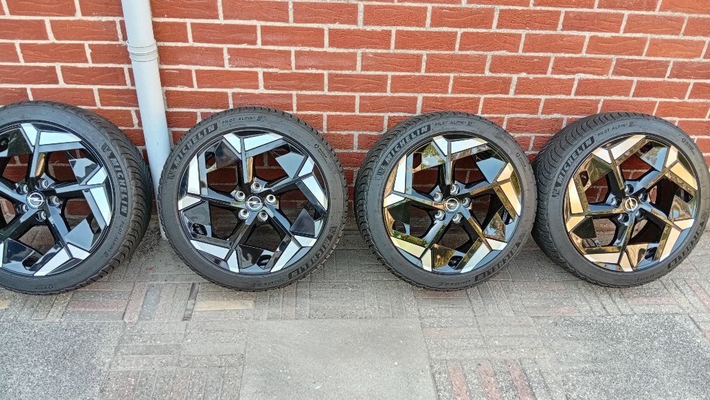 Opel 18LM Winterbanden+Velgen Astra L GS-Electric Peugeot308, Auto-onderdelen, Banden en Velgen, Ophalen, 18 inch, Gebruikt, Banden en Velgen