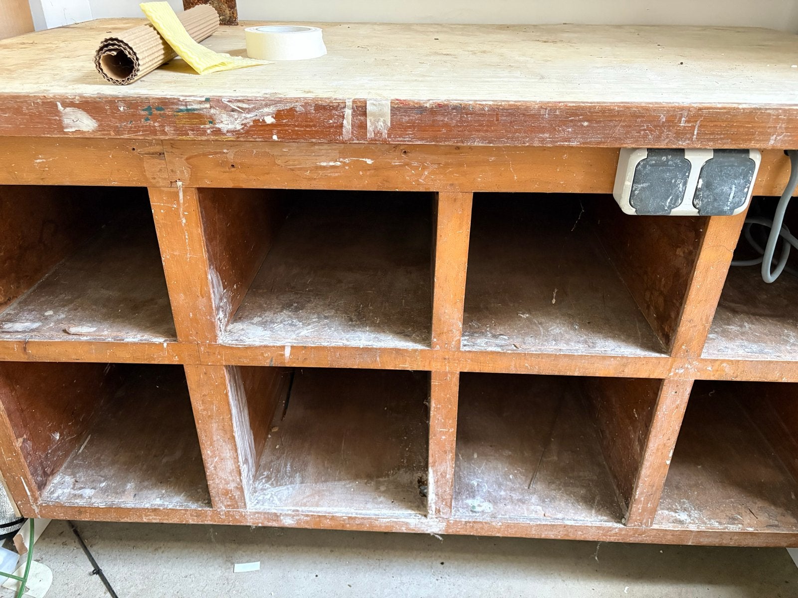 Robuuste houten werkbank met opbergvakken, Doe-het-zelf en Verbouw, Ophalen, Gebruikt, 120 tot 170 cm