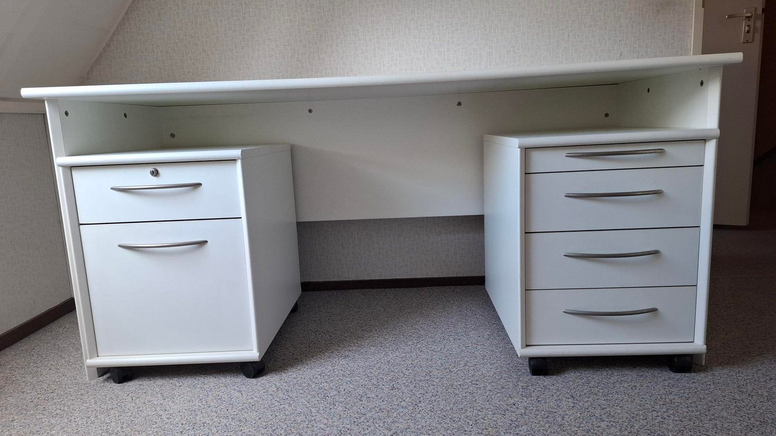 Bureau met kast te koop, Ophalen, Zo goed als nieuw