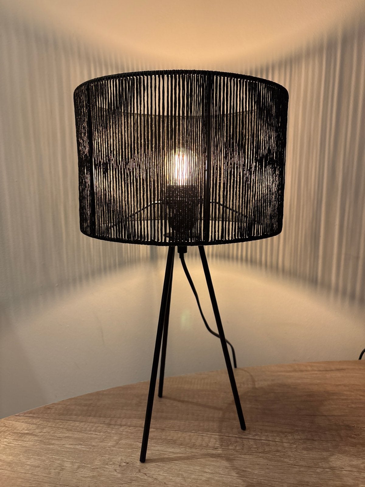 Zwarte lamp met draadstructuur, Met schakelaar, Ophalen of Verzenden, Zwart, Metaal