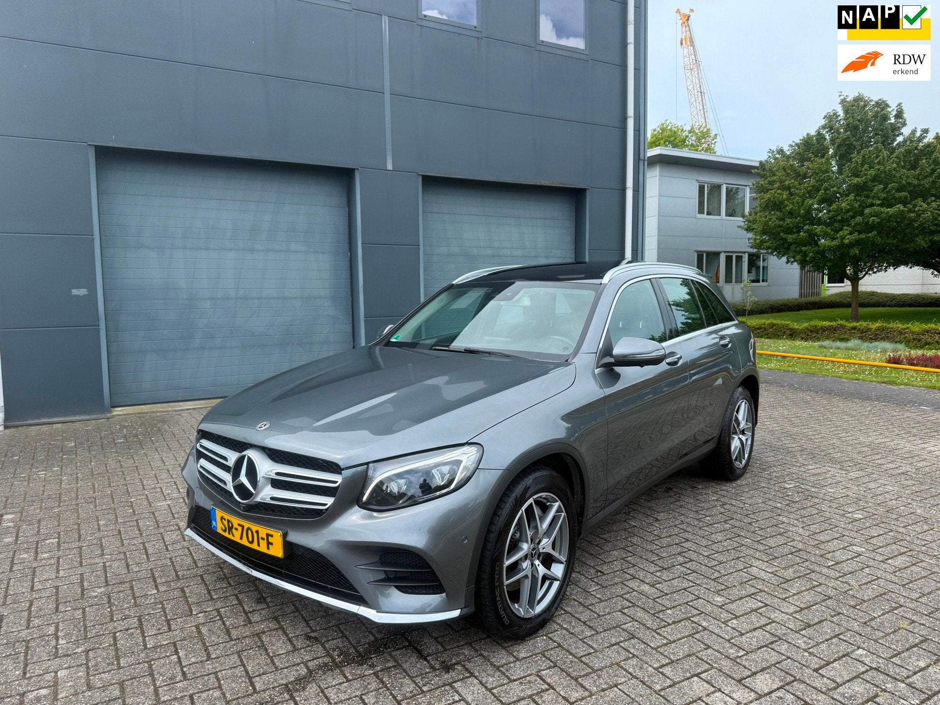 Mercedes-Benz GLC-klasse 220 d 4MATIC AMG Pano 2018 Nieuwe A, Auto's, Automaat, Dealer onderhouden, Gebruikt, 2500 kg