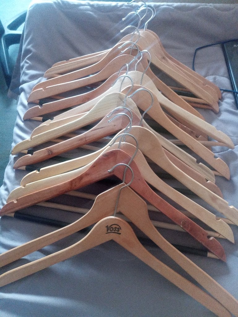 Set van 12 houten kledinghangers, Kleding | Dames, Kledinghangers, Ophalen of Verzenden, Zo goed als nieuw, Hout, Volwassenen