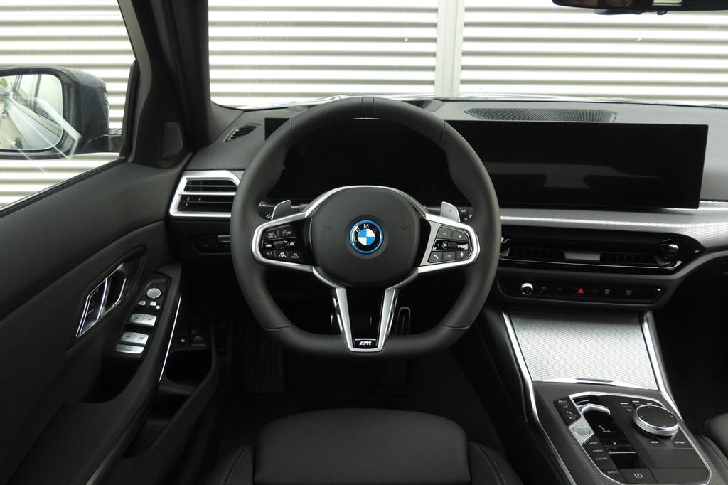 BMW 3 Serie Touring 330e M Sport Automaat / Panoramadak / Sp, Auto's, Automaat, 1998 cc, Zwart, 4 cilinders