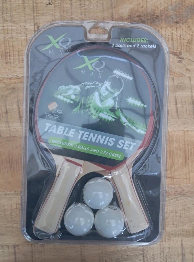 Nieuwe tafel tennis set - 2 rackets en 3 ping pong ballen, Sport en Fitness, Tafeltennis, Ophalen of Verzenden, Nieuw, Net, Batje(s) of Balletje(s)