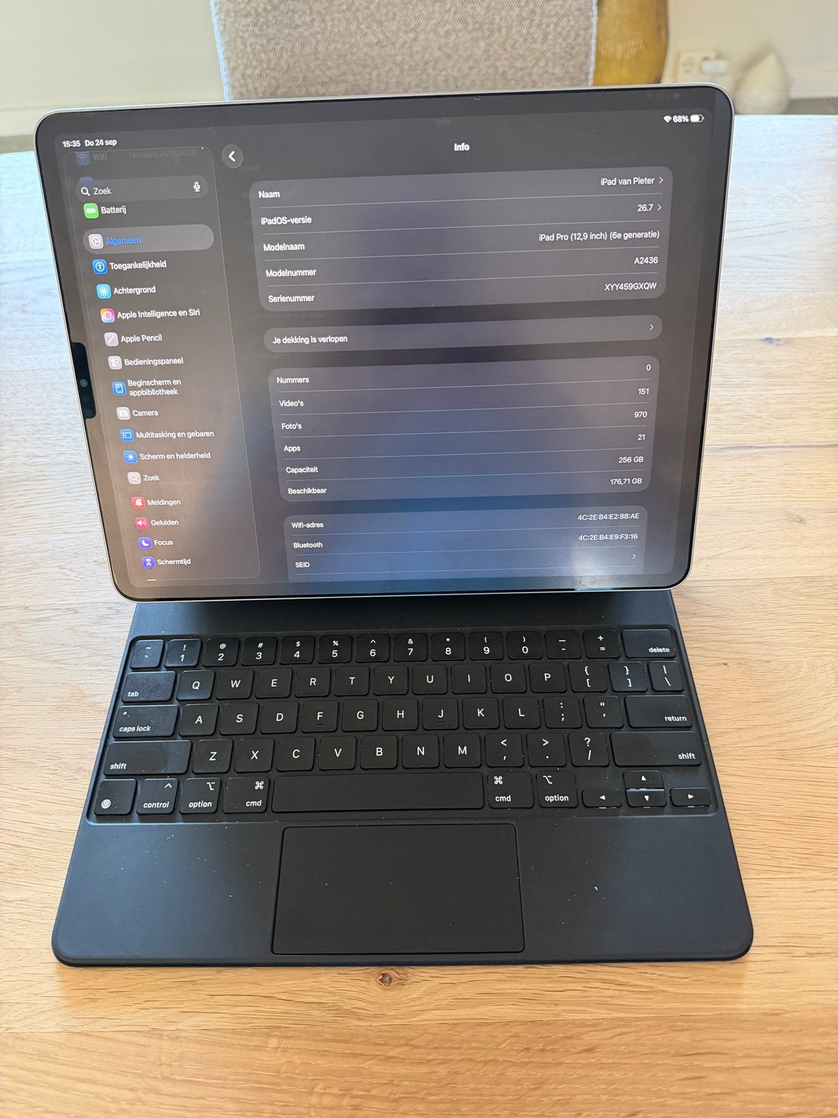 iPad Pro 12,9" (6e gen) 256GB Wifi + Magic Keyboard & Pencil, 13 inch of meer, Ophalen of Verzenden, Zo goed als nieuw, Apple iPad Pro