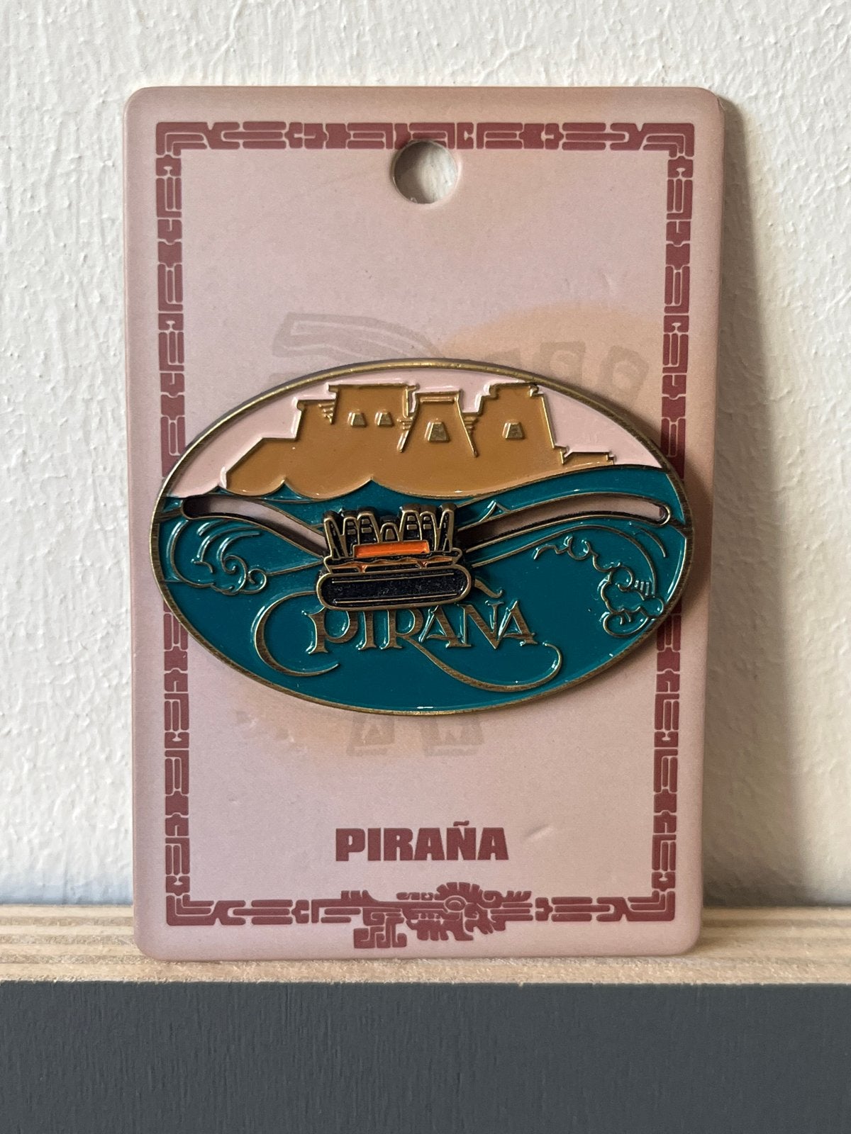 Efteling Pirana Pin, Verzamelen, Efteling, Nieuw, Ophalen of Verzenden, Speldje of Pin