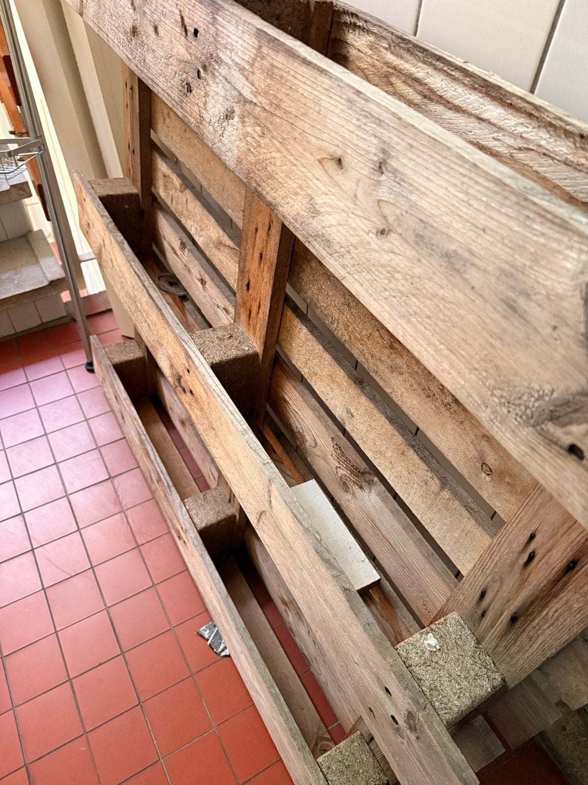 Pallet plantenrek / kruidenrek met ophangbeugels, Tuin en Terras, Ophalen, Gebruikt, Balkon, 60 tot 100 cm