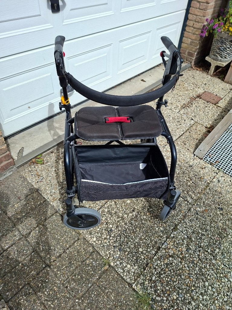 neXus 3 rollator | Standaard | Zwart inclusief rugsteun, Ophalen, Opvouwbaar, Zo goed als nieuw