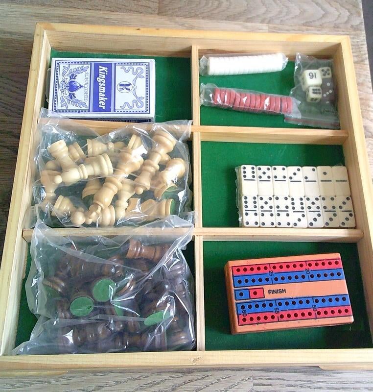 Nieuwe houten spellendoos schaken,backgammon,domino,cribbag, Hobby en Vrije tijd, Gezelschapsspellen | Bordspellen, Ophalen of Verzenden