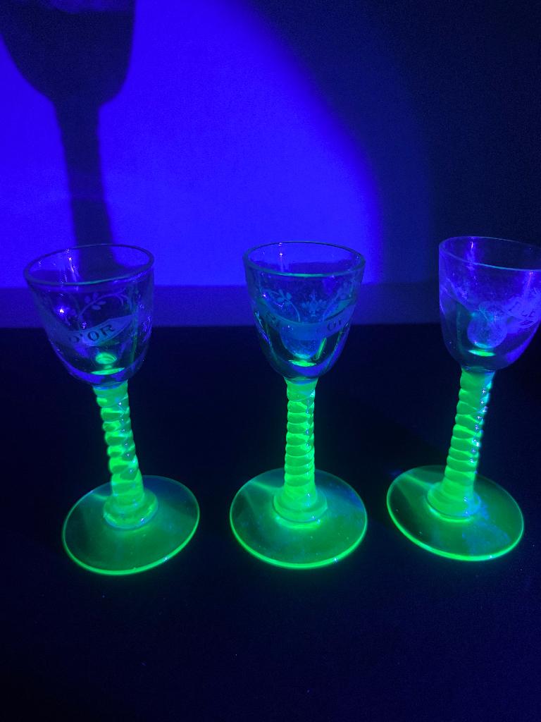 3 Annagroene jeneverglaasjes, Verzamelen, Ophalen of Verzenden, Zo goed als nieuw, Borrel- of Shotglas