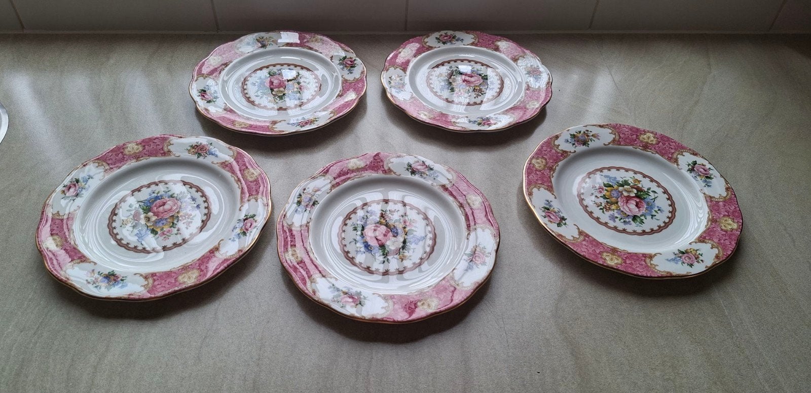 royal albert lady carlyle 5x boterhammen borden, Antiek en Kunst, Antiek | Servies los, Ophalen of Verzenden