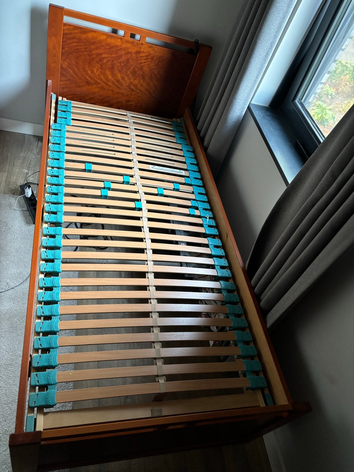 Eenpersoonsbed met elektrisch verstelbare lattenbodem, Ophalen, 90 cm, Eenpersoons, Bruin