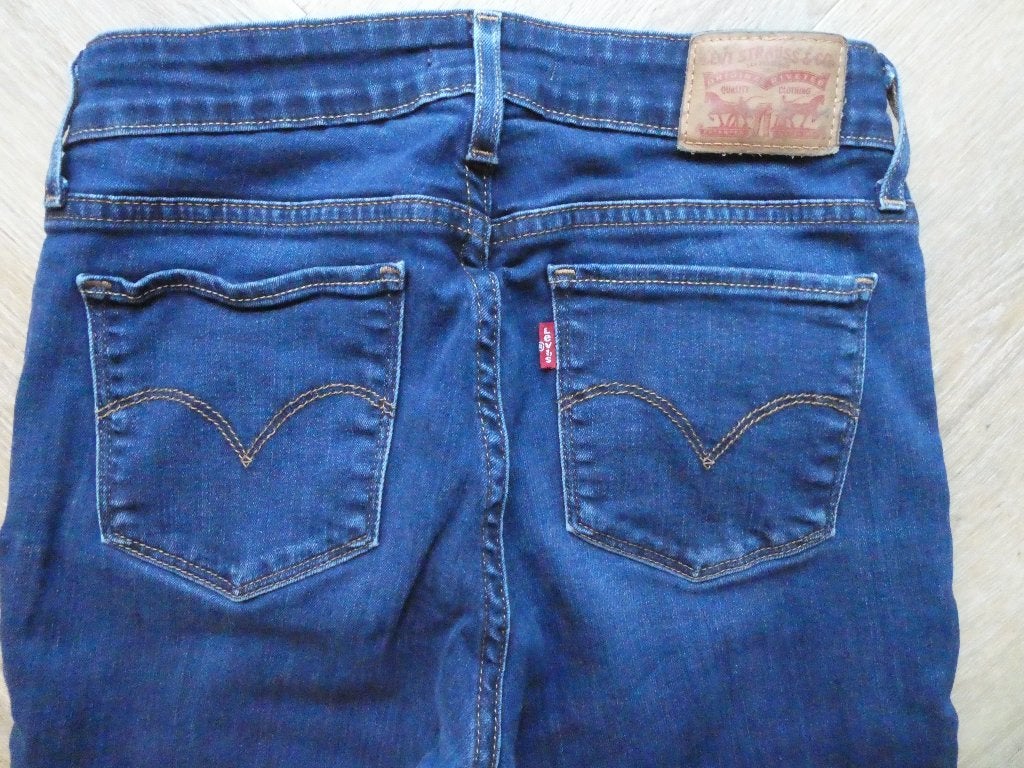 Levi's 712 Slim spijkerbroek maat 28-30, Blauw, Ophalen of Verzenden, Zo goed als nieuw, W28 - W29 (confectie 36)