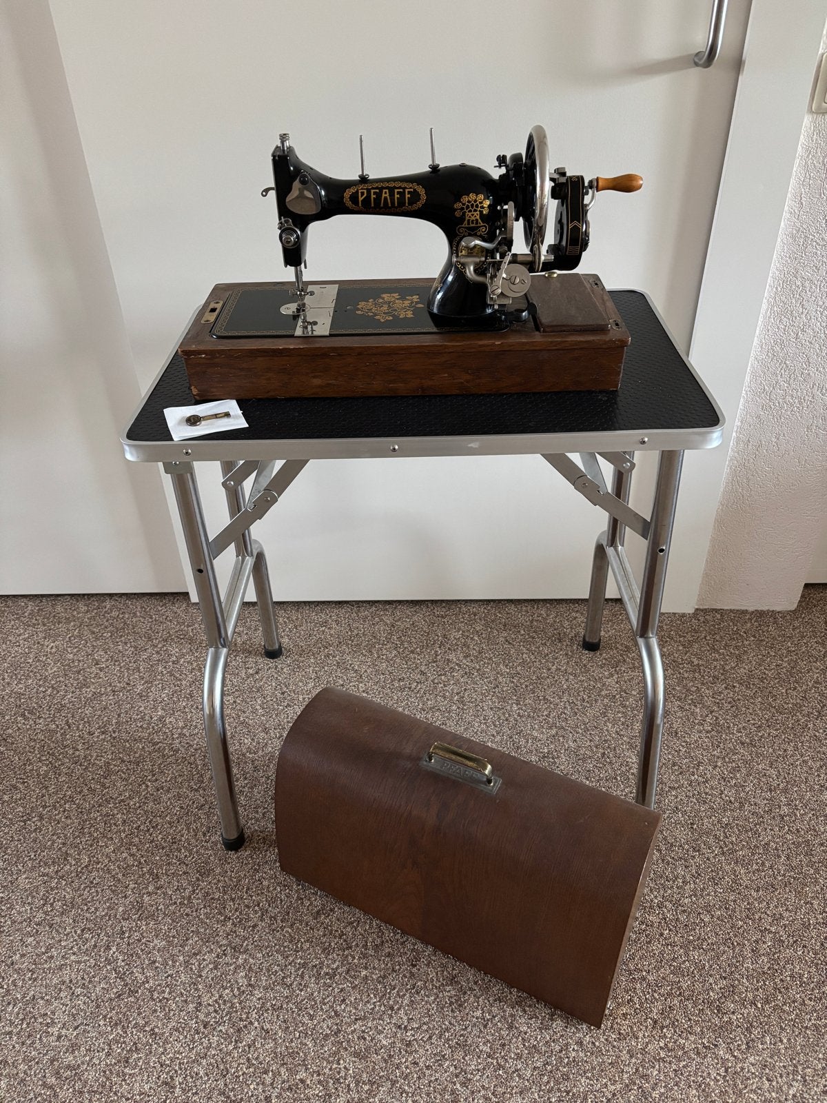 Antieke PFAFF Naaimachine met Handbediening en Houten Kap, Ophalen, Gebruikt, Naaimachine, Pfaff