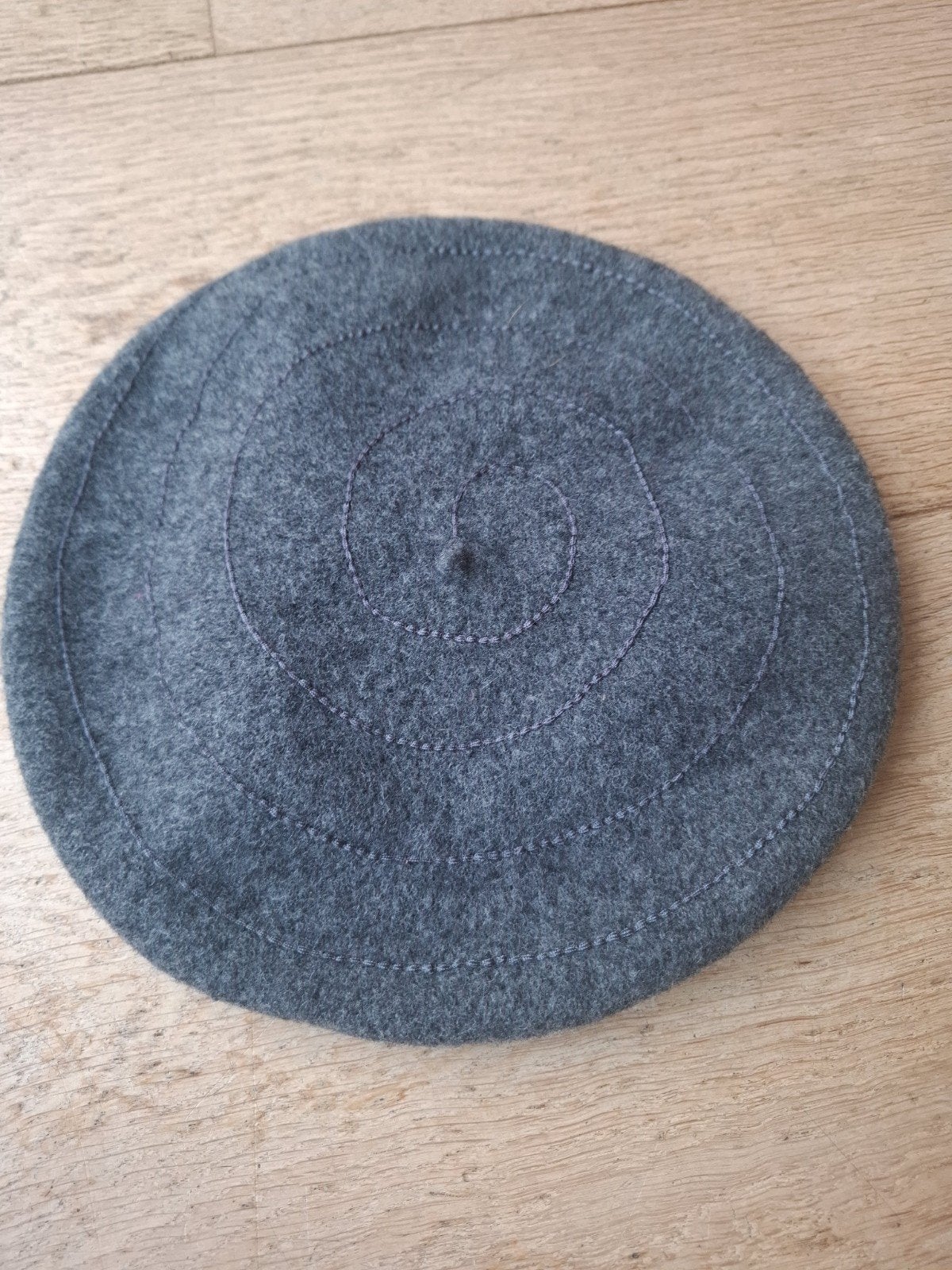 Grijze wollen baret - Zo goed als nieuw, Hoed, One size fits all, Ophalen of Verzenden, Onbekend