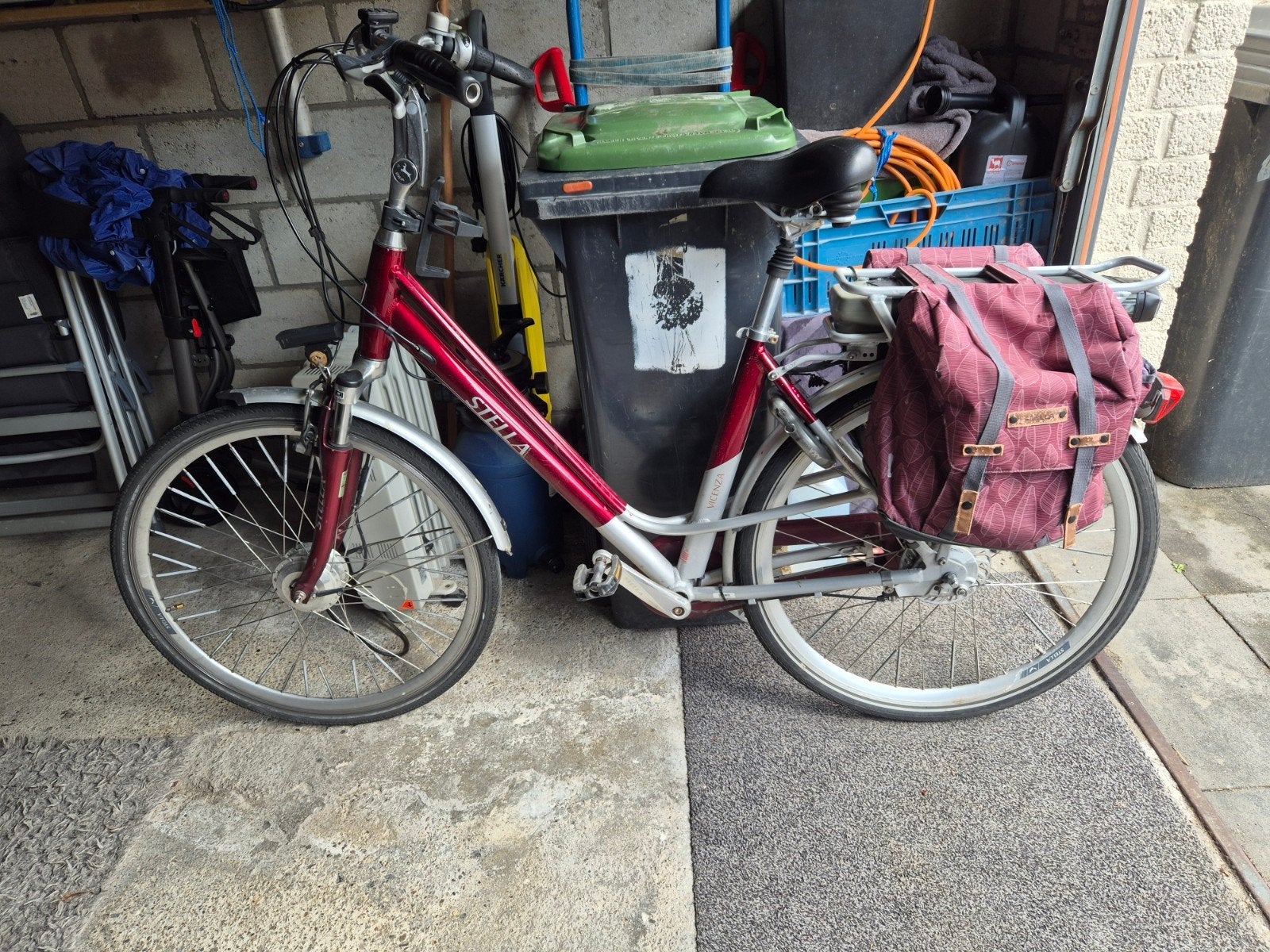 Stella damesfiets met fietstassen, Fietsen en Brommers, Fietsen | Dames | Damesfietsen, Gebruikt, Overige merken, Versnellingen