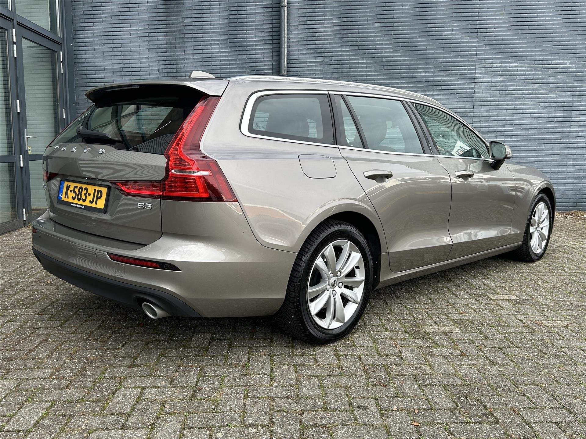 VOLVO V60 B3 163pk Automaat Mild Hybrid Business Pro | Harma, Auto's, Stof, 4 cilinders, Hybride Elektrisch/Benzine, 93 €/maand