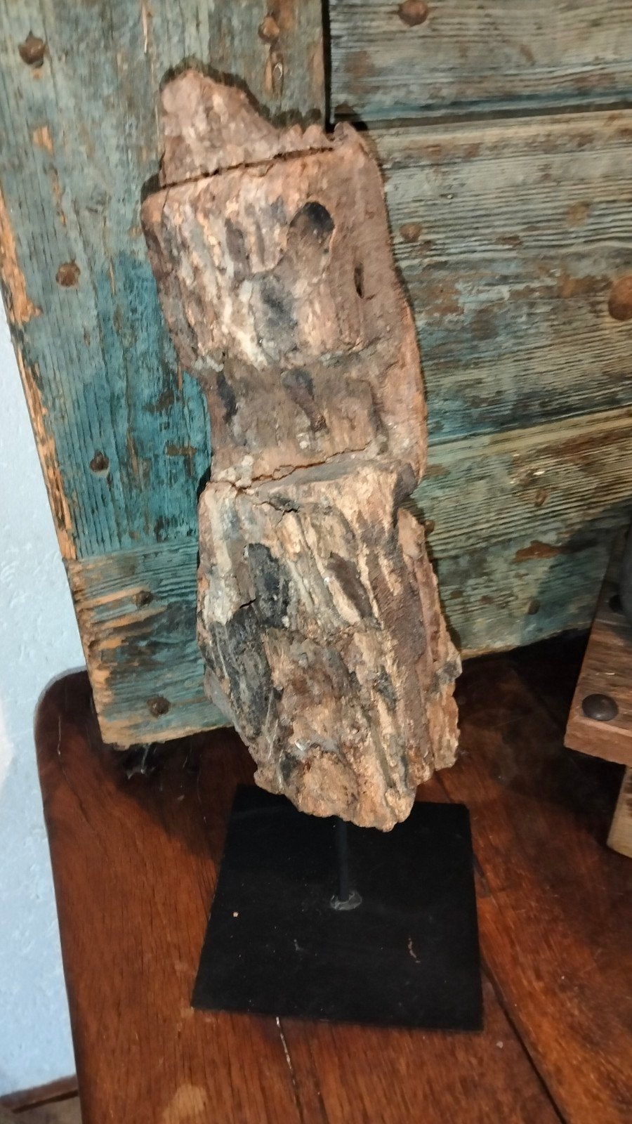 Brocante houten ornament. Scheepshout op ijzeren voet, Ophalen of Verzenden