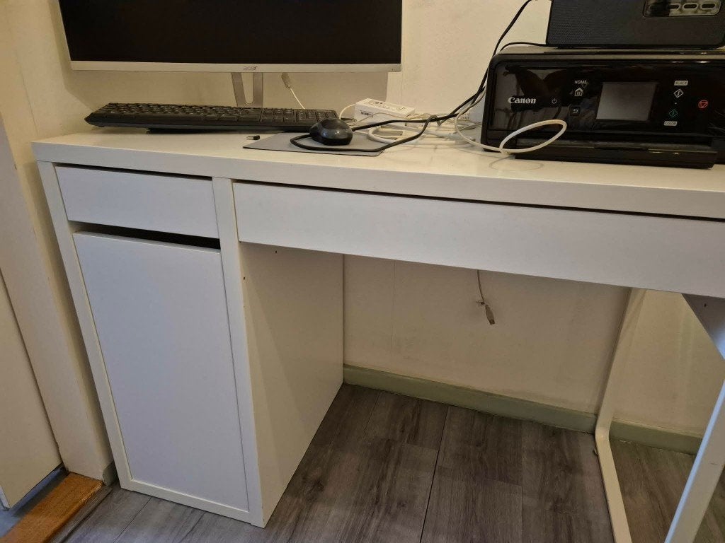 ikea bureautje, Ophalen, 105 cm, Gebruikt, Spaanplaat of MDF