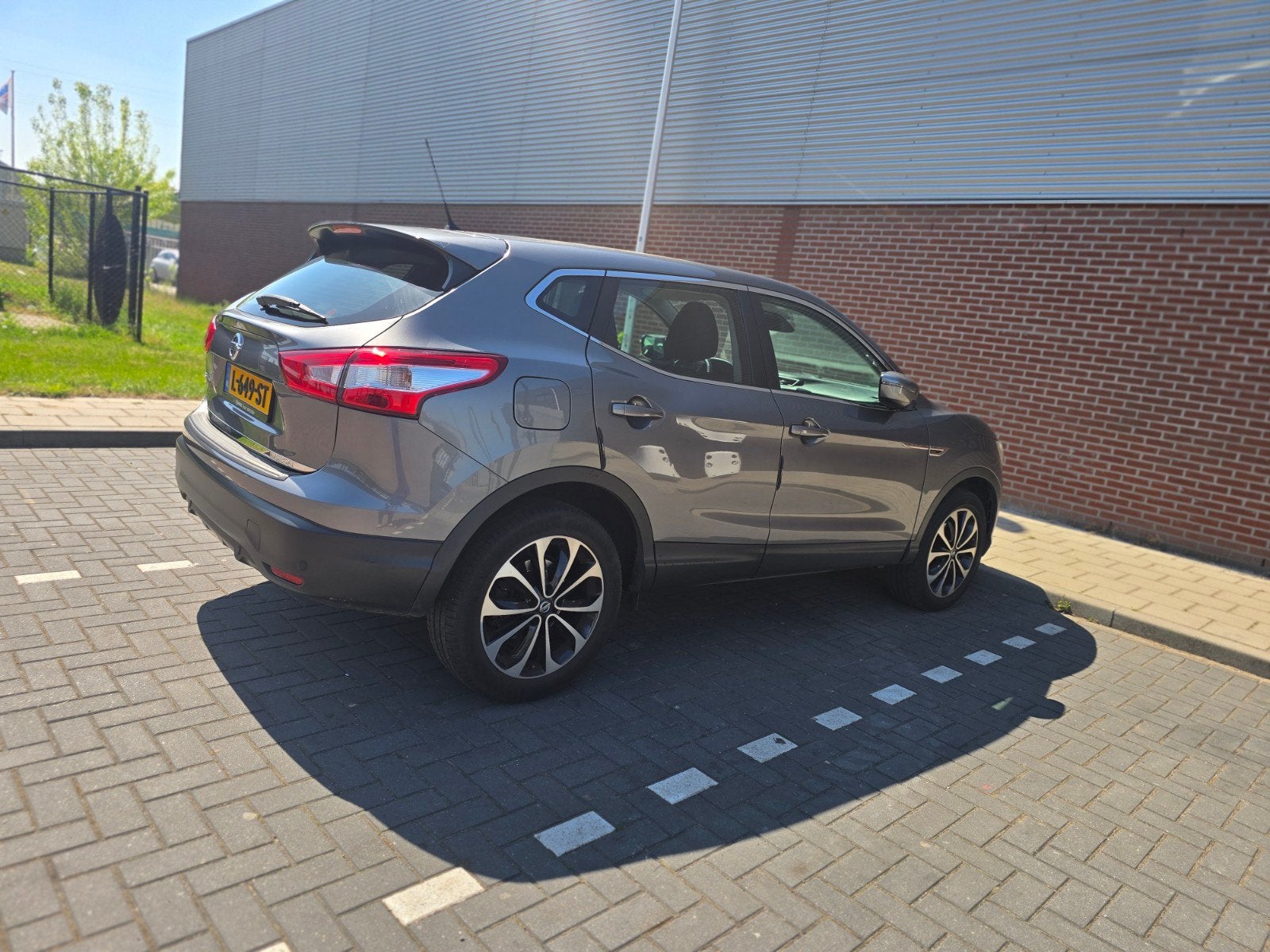 Hele mooie Nissan Qashqai 1.2 Dig-t 85KW 2WD 2014 Grijs, Auto's, Voorwielaandrijving, 4 cilinders, 1200 kg, Handgeschakeld